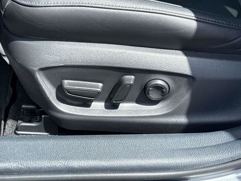 Used 2021 Toyota Avalon XLE image 18