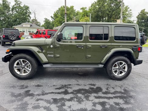Used 2022 Jeep Wrangler Unlimited Sahara AWD/4WD image 4