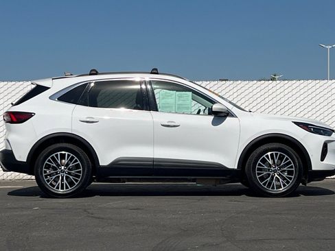 Used 2023 Ford Escape SE w/ PHEV Premium Package FWD image 3