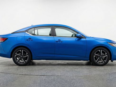 Used 2025 Nissan Sentra SV image 11