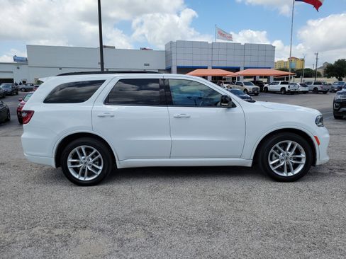 Used 2024 Dodge Durango GT image 2