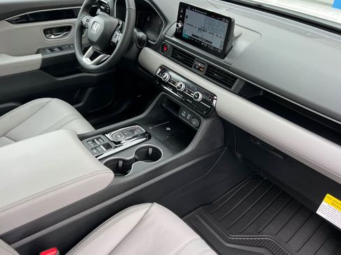 New 2025 Honda Pilot Touring image 19