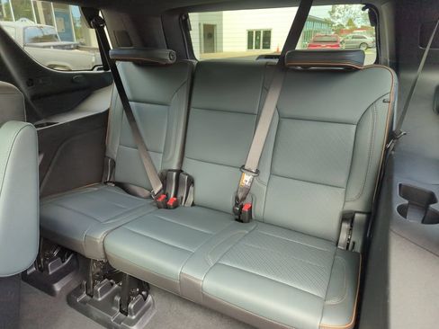 Used 2025 GMC Yukon AT4 w/ AT4 Premium Package AWD/4WD image 31