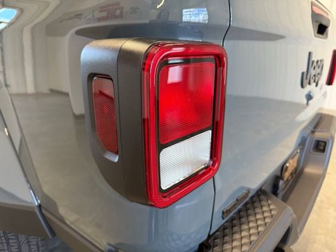 New 2025 Jeep Gladiator Sport image 21