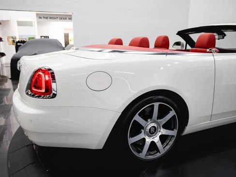 Used 2017 Rolls-Royce Dawn RWD image 34