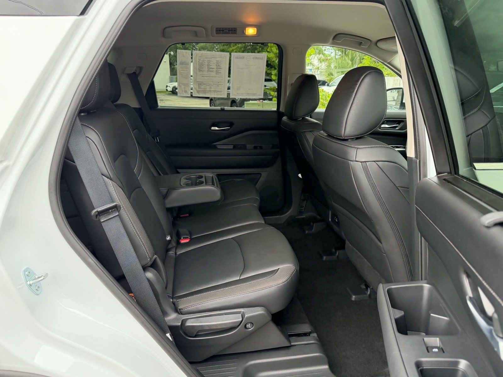Used 2025 Nissan Pathfinder SL FWD image 16