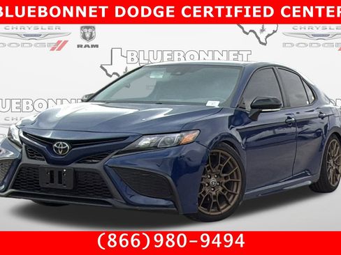Used 2023 Toyota Camry SE image 1