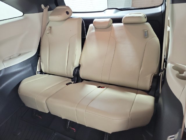 Used 2021 Toyota Sienna XLE FWD image 14