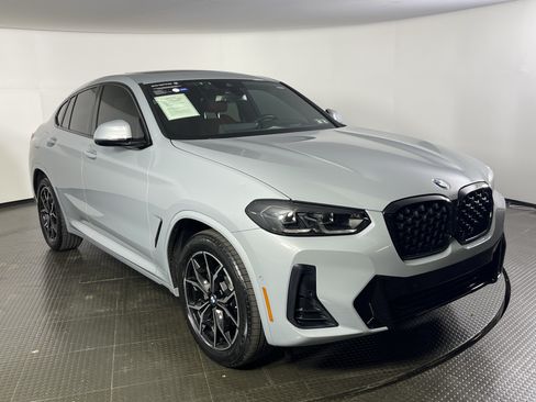 Certified 2024 BMW X4 xDrive30i w/ Premium Package AWD/4WD image 3