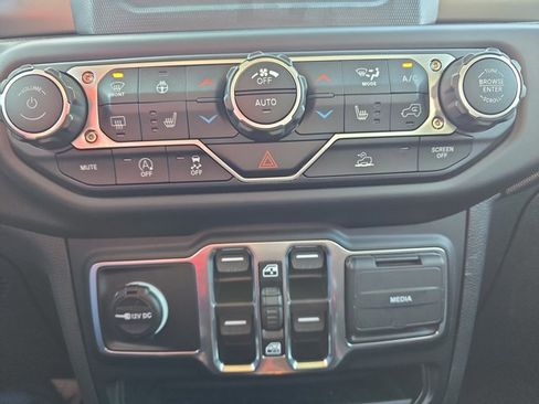 Used 2023 Jeep Gladiator Sport image 23