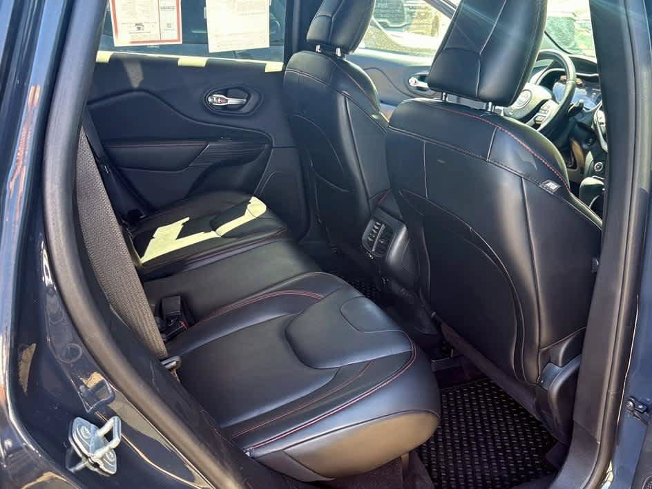 Used 2016 Jeep Cherokee Trailhawk w/ Comfort/Convenience Group AWD/4WD image 30