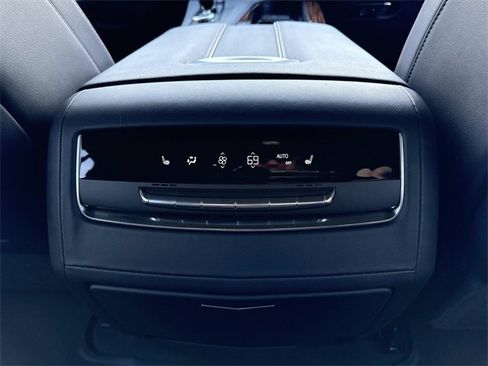 Used 2022 Cadillac Escalade ESV Premium Luxury image 19