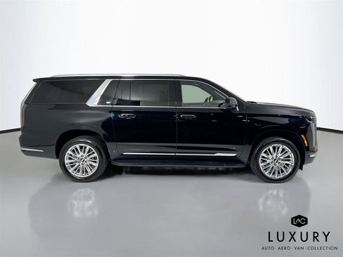 Used 2025 Cadillac Escalade ESV Premium Luxury image 5
