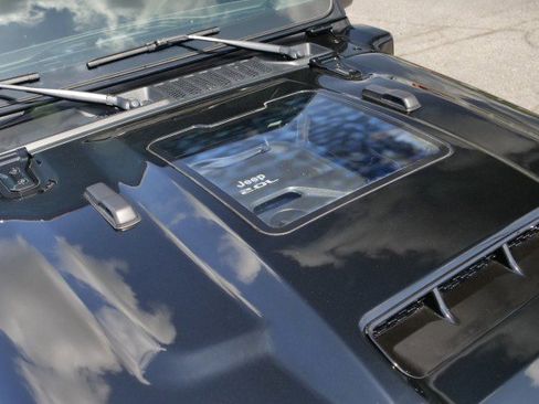 Used 2022 Jeep Wrangler Unlimited Sahara w/ Cold Weather Group image 55