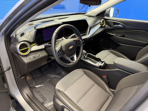 Used 2024 Chevrolet Trax LT w/ Driver Confidence Package FWD image 11