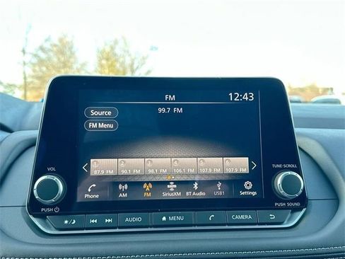 Used 2025 Nissan Rogue SV image 43