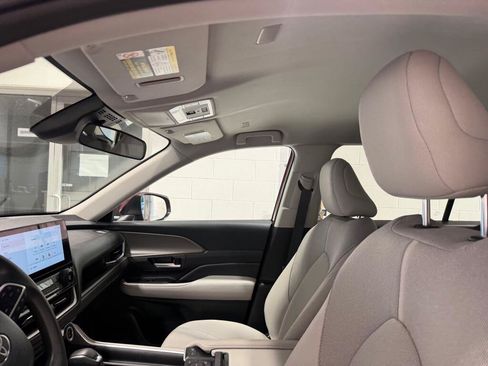 Certified 2025 Toyota Grand Highlander AWD image 22