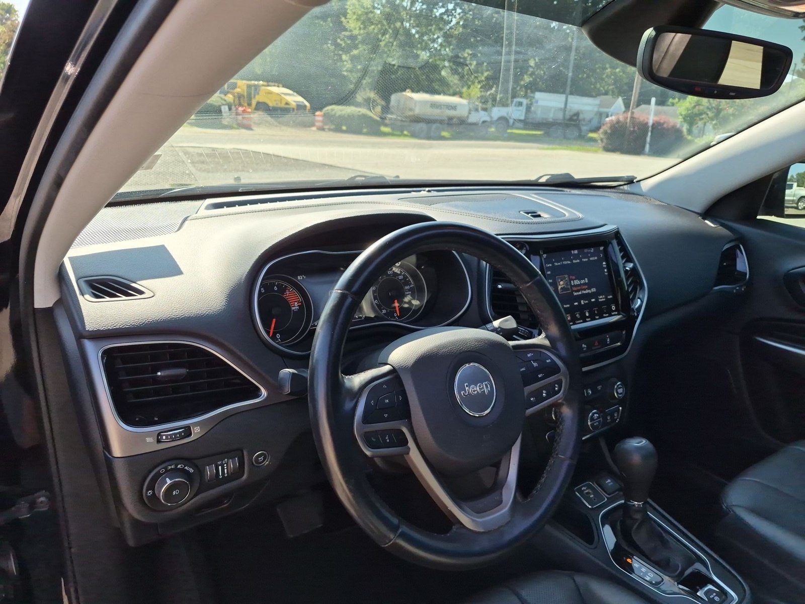 Used 2021 Jeep Cherokee Limited w/ Elite Package FWD image 10