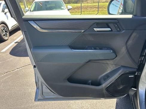 Used 2025 GMC Acadia AT4 w/ Luxury Package image 23