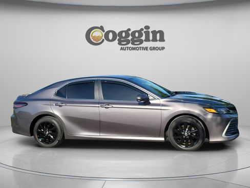 Used 2024 Toyota Camry LE FWD image 5