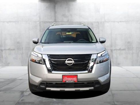 Certified 2025 Nissan Pathfinder SL FWD image 4