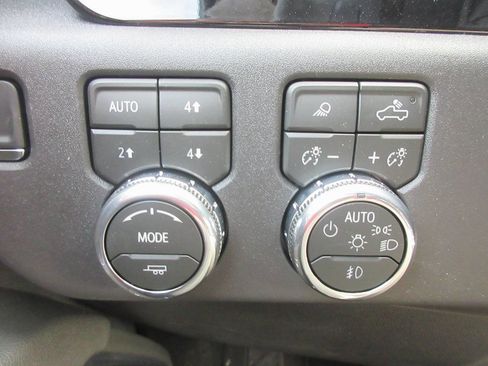 New 2026 GMC Sierra 1500 SLT w/ SLT Premium Plus Package AWD/4WD image 18