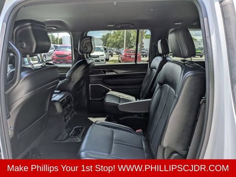 Certified 2024 Jeep Wagoneer L Series II AWD/4WD image 13