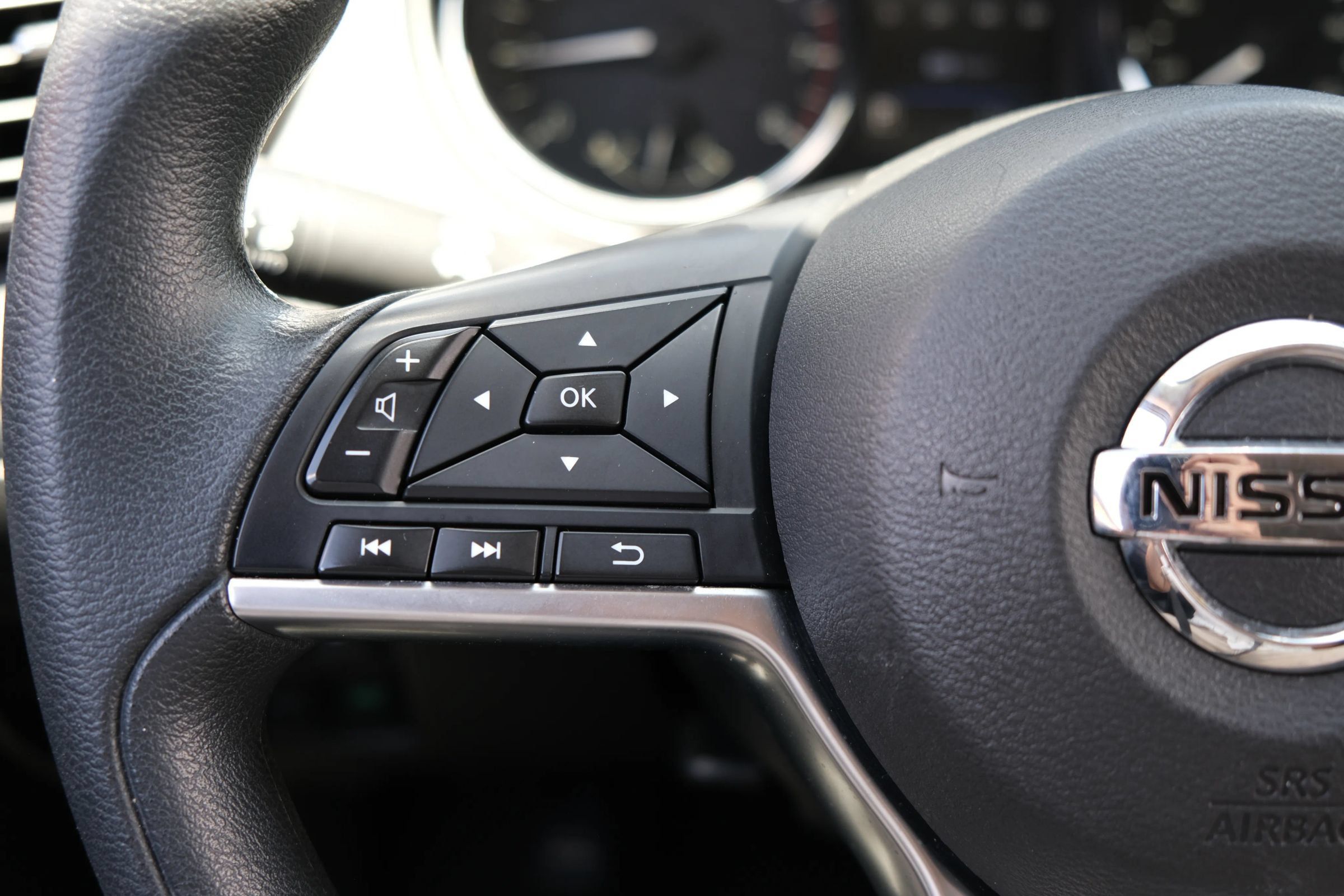 Used 2020 Nissan Rogue S FWD image 19