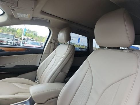Used 2018 Lincoln MKC Select w/ Select Plus Package image 18
