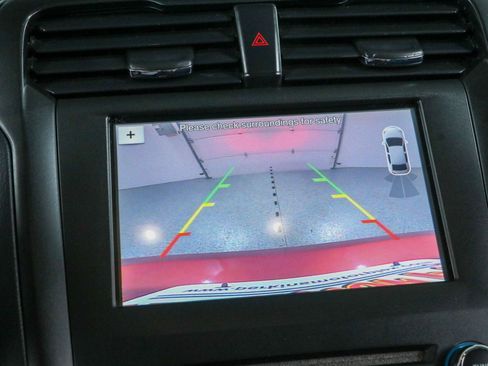 Used 2018 Ford Fusion SE w/ Equipment Group 201A FWD image 18