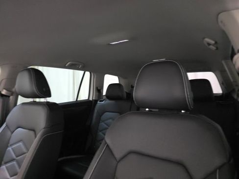 Used 2025 Volkswagen Atlas SE image 24