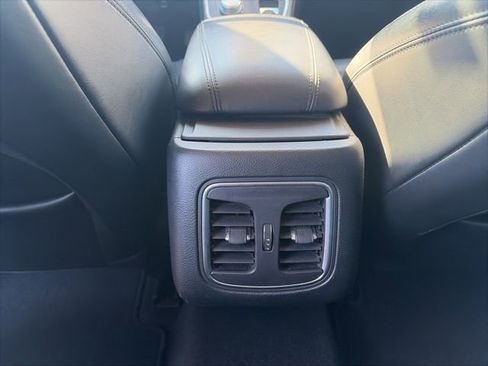 Used 2017 Chrysler 200 Limited Platinum w/ Comfort & Convenience Group image 9