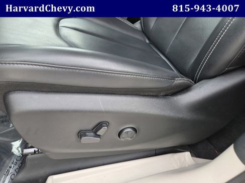 Used 2023 Chrysler Pacifica Touring-L FWD image 25
