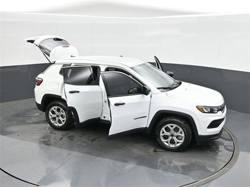Used 2025 Jeep Compass Sport image 49