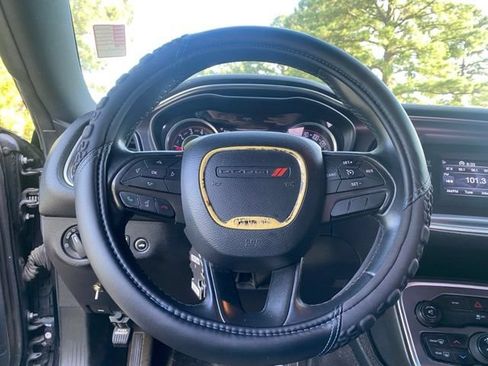 Used 2015 Dodge Challenger SXT RWD image 15
