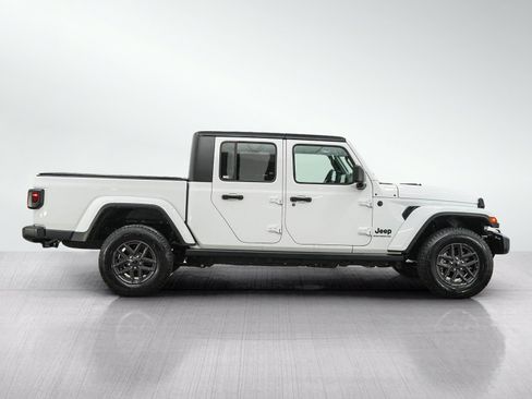Used 2024 Jeep Gladiator Sport AWD/4WD image 6
