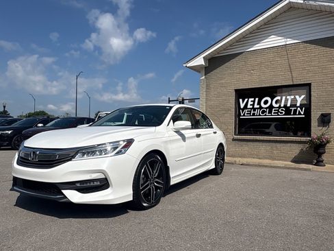 Used 2016 Honda Accord Touring image 1