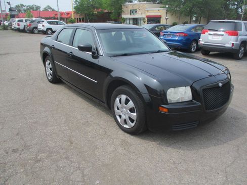 Used 2008 Chrysler 300 LX image 2