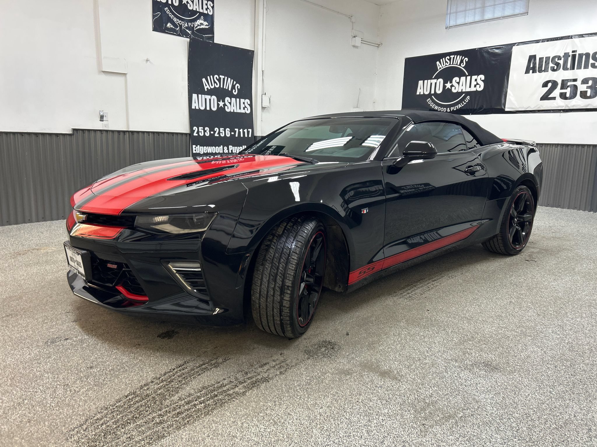 Used 2018 Chevrolet Camaro SS RWD image 3