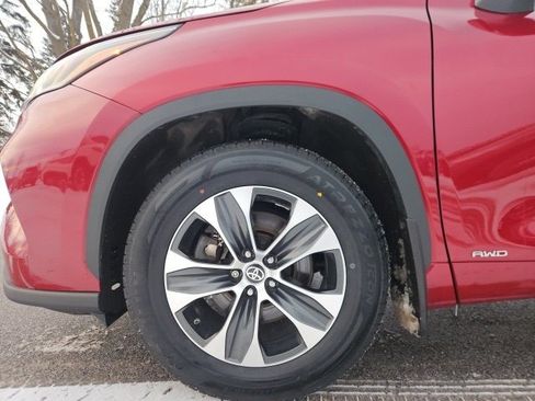 Used 2023 Toyota Highlander XLE image 8