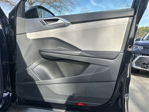 New 2026 Volkswagen Taos SE image 25
