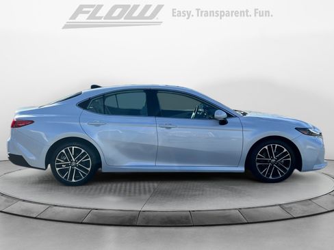 Used 2025 Toyota Camry XLE image 10