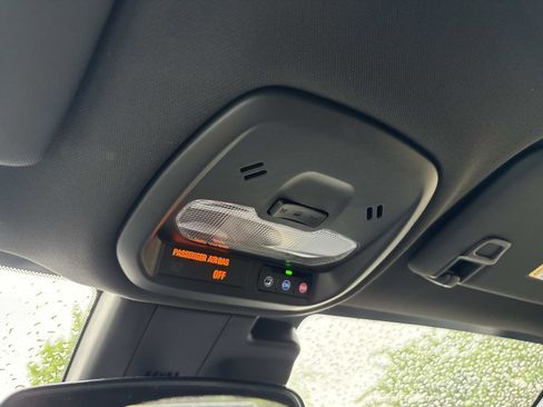 Certified 2025 Buick Envista Sport Touring w/ Convenience II Package FWD image 25