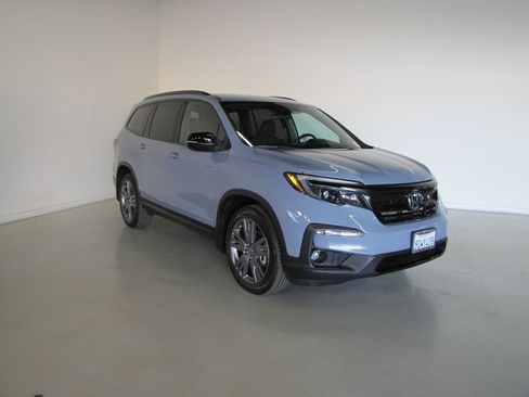 Certified 2022 Honda Pilot Sport image 3