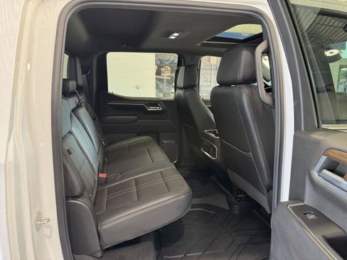 Used 2022 Chevrolet Silverado 1500 High Country w/ High Country Premium Package AWD/4WD image 13