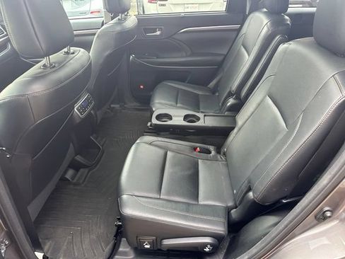 Used 2016 Toyota Highlander Limited Platinum w/ Four Season Floor Mat Package AWD/4WD image 14