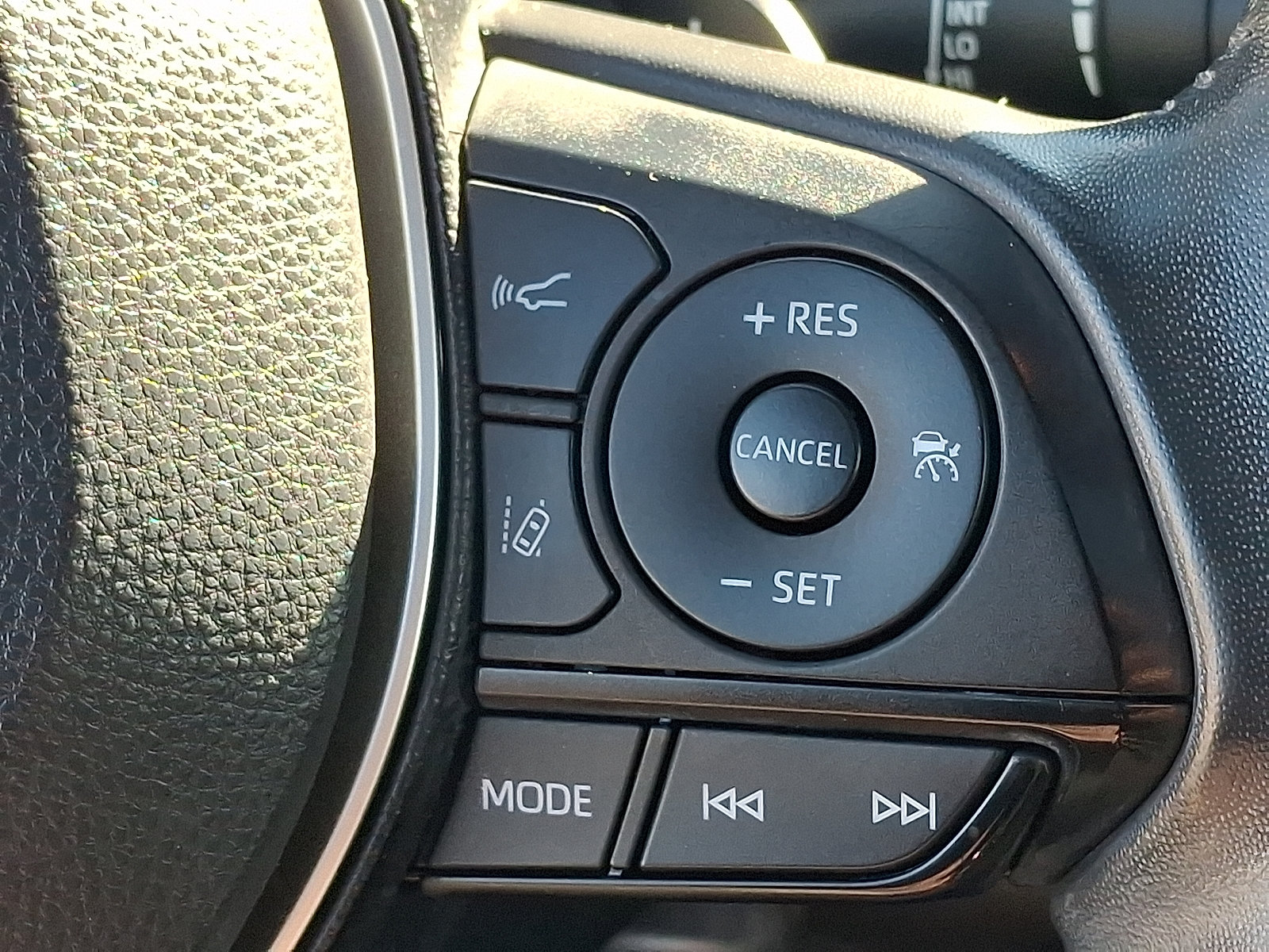 Used 2020 Toyota Corolla SE w/ SE Premium Package FWD image 23