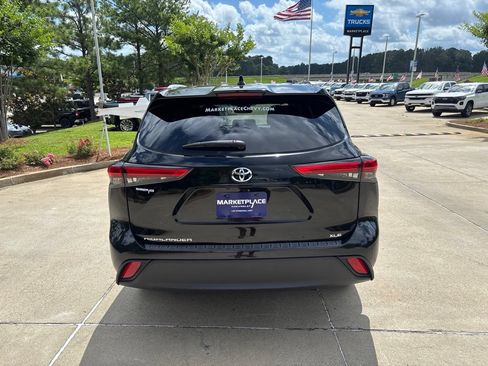 Used 2022 Toyota Highlander XLE FWD image 10