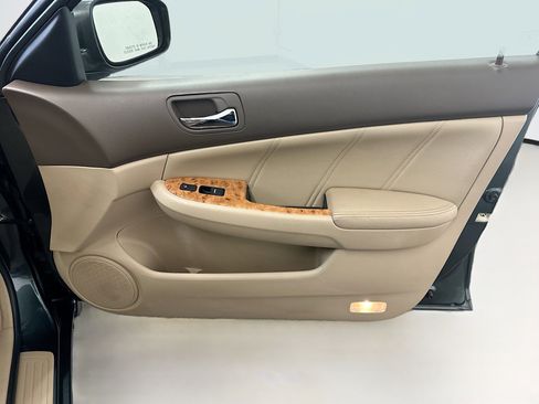 Used 2005 Honda Accord EX-L image 32