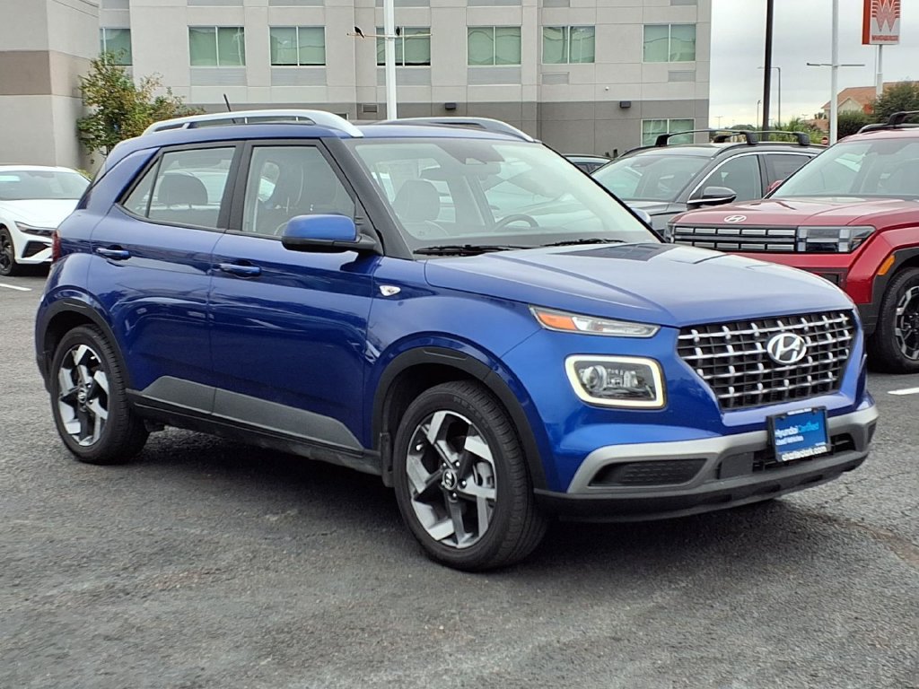 Used 2025 Hyundai Venue Limited FWD image 7